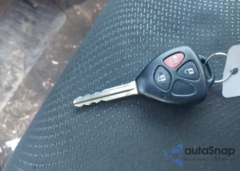 2010 Toyota Yaris z USA, uszkodzony, nr VIN JTDBT4K33A4069838